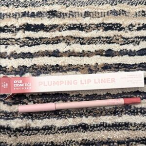 Kylie Cosmetics Lip Liner in risky rose NWT